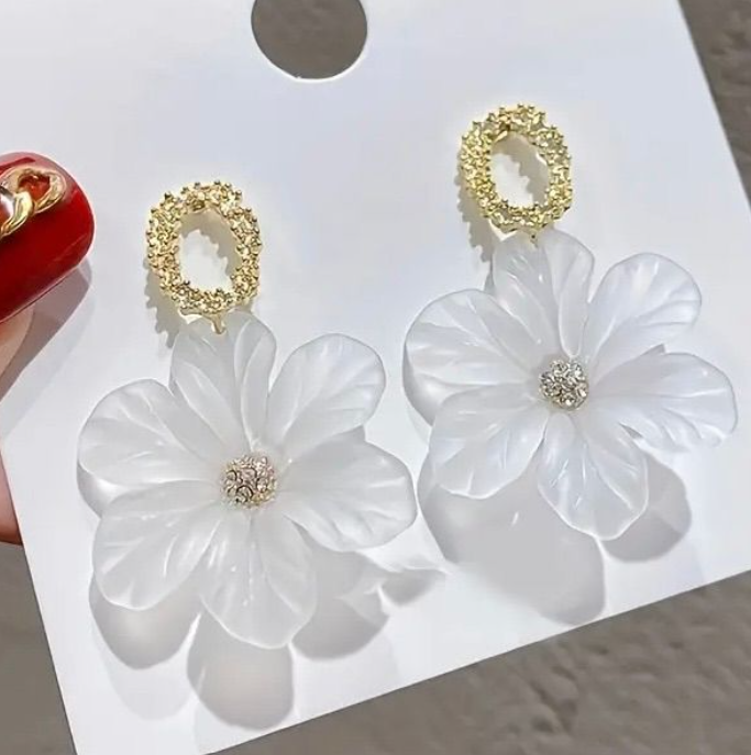 Stunning Acrylic Flower Earrings Featuring a Lively Floral Pattern