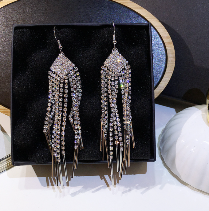 Chic Party Earrings with Luxurious Tassels