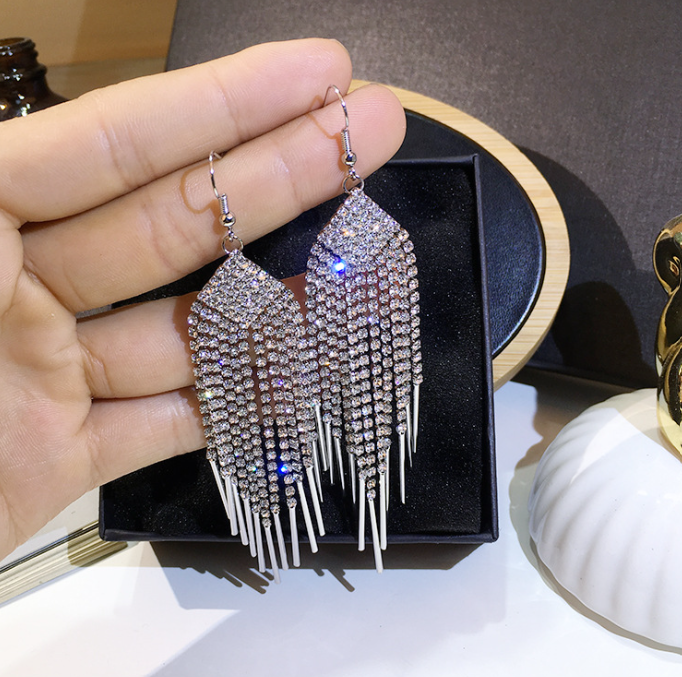Chic Party Earrings with Luxurious Tassels