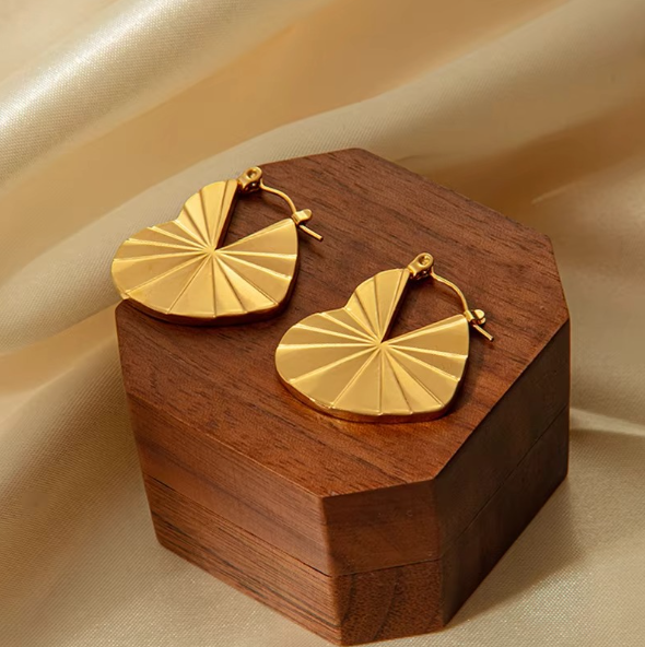 Stunning Heart Shaped Earrings That Sparkle Beautifully