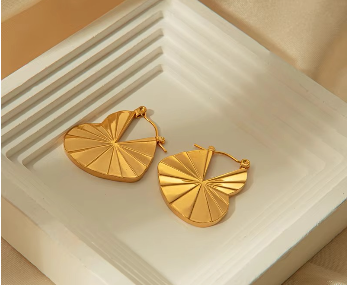 Stunning Heart Shaped Earrings That Sparkle Beautifully