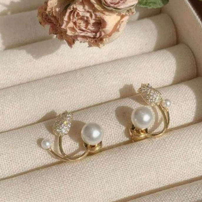Charming Sparkling Tulip Stud Earrings