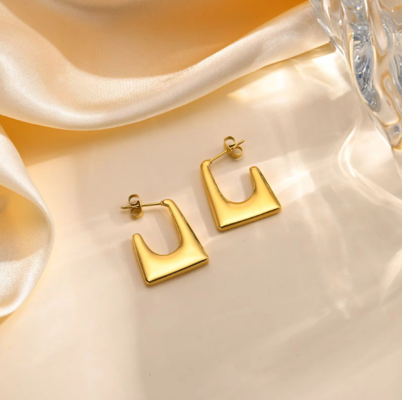 Trendy U Cut Geometric Earrings with a Sleek Silhouette