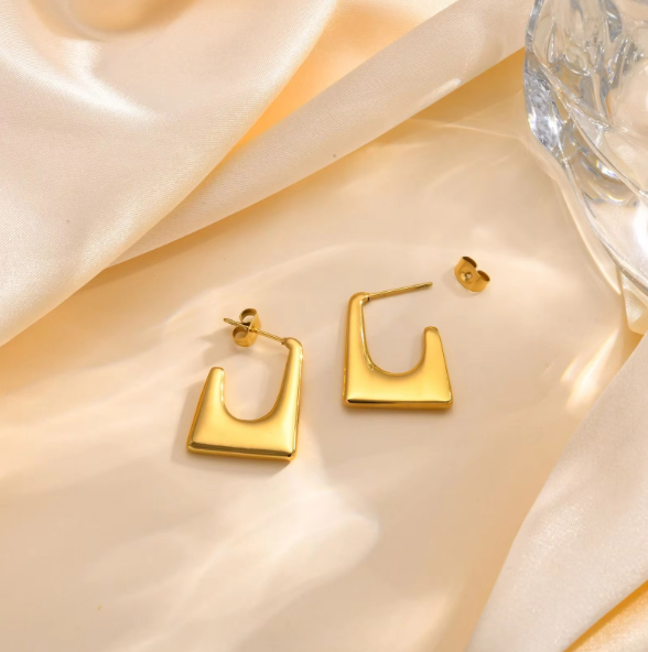 Trendy U Cut Geometric Earrings with a Sleek Silhouette