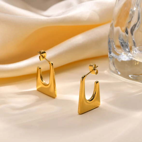 Trendy U Cut Geometric Earrings with a Sleek Silhouette
