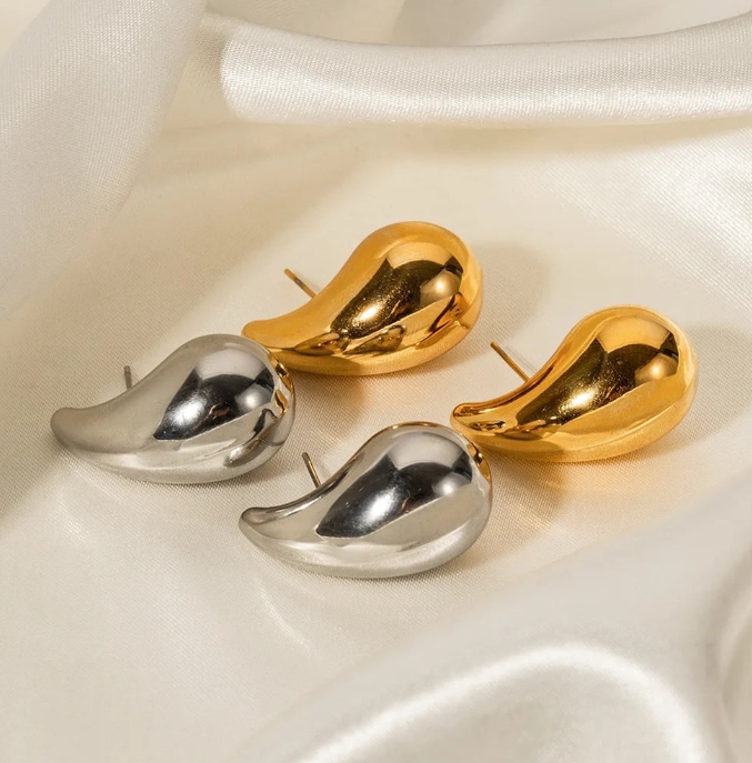 Trendy Stud Earrings Mimicking WaterDrop Style