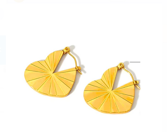 Stunning Heart Shaped Earrings That Sparkle Beautifully