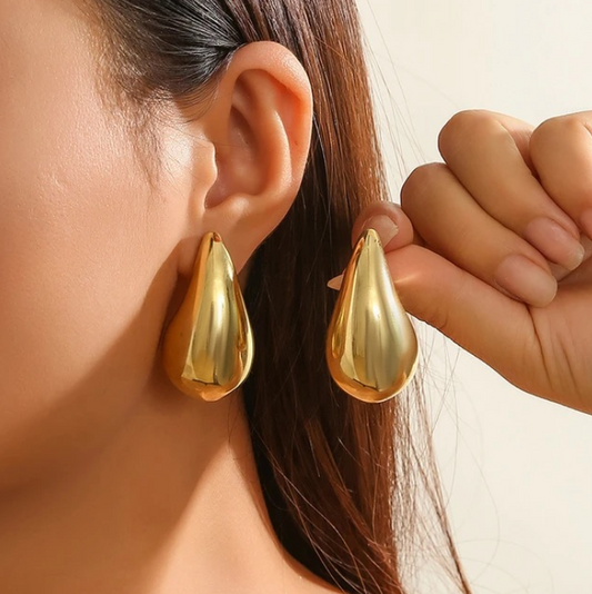 Trendy Stud Earrings Mimicking WaterDrop Style