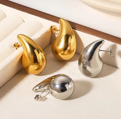 Trendy Stud Earrings Mimicking WaterDrop Style