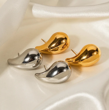 Trendy Stud Earrings Mimicking WaterDrop Style
